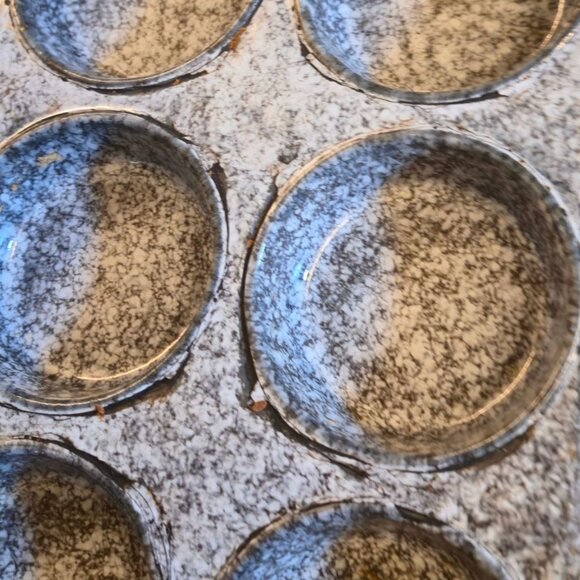 Vintage Enamelware Speckled Gray 8 Cup Muffin Pan Farmhouse Rustic Antique Decor - Picture 12 of 16